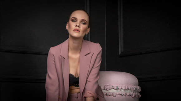 Fashion portét s fotografickými monitory BenQ a světelnou technikou FOMEI Fashion portét s fotografickými monitory BenQ a světelnou technikou FOMEI